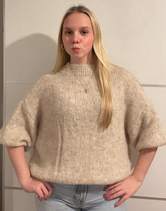 Knitted beige top