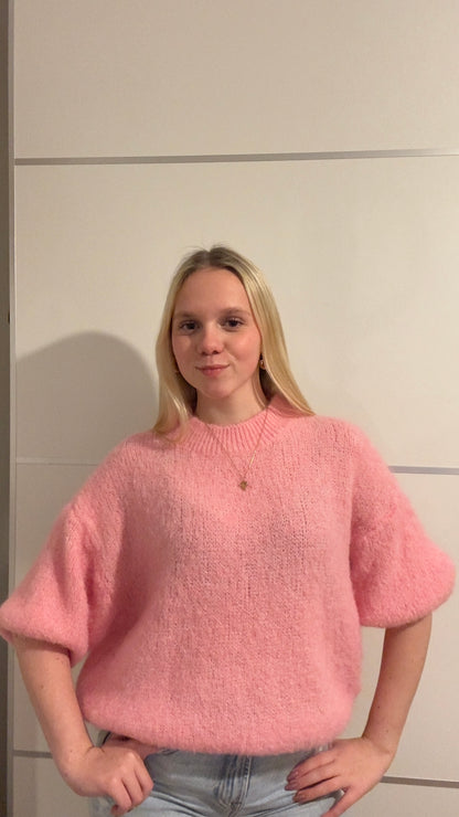 Knitted pink top