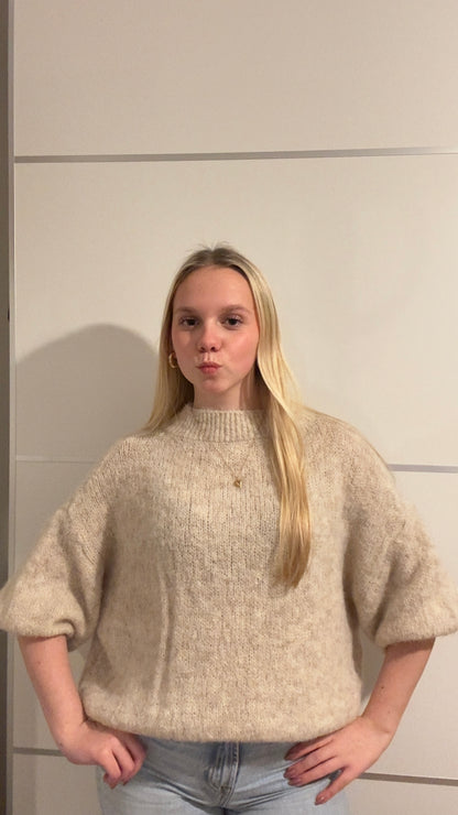 Knitted beige top